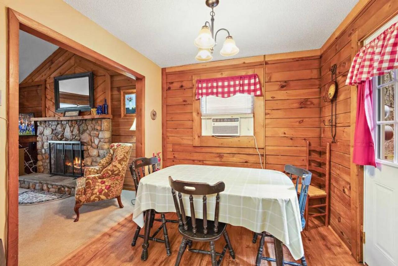בלואינג רוק Classic Log Cabin With Fireplace On Quiet River מראה חיצוני תמונה